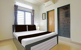 Hotel O Veraval Junction Formerly Hotel Aavkar